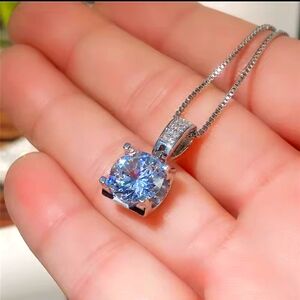Elegant 925 Silver Pendant Necklace